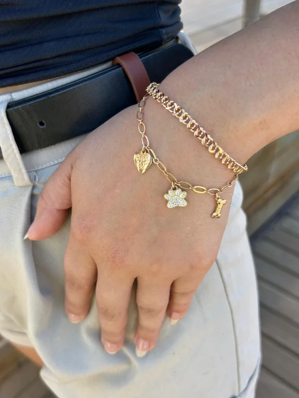 Pulseira em banho 18k com Pendente de Cachorrinho e Zircônias Cravejadas.