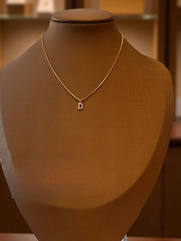 Gargantilha inicial Pequena